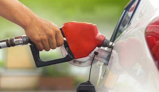 Preço da gasolina será reduzido nas refinarias a partir deste sábado; valor do diesel será mantido