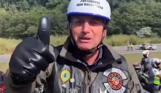 Bolsonaro é multado por não usar máscara durante ato com motociclistas pelas ruas de São Paulo