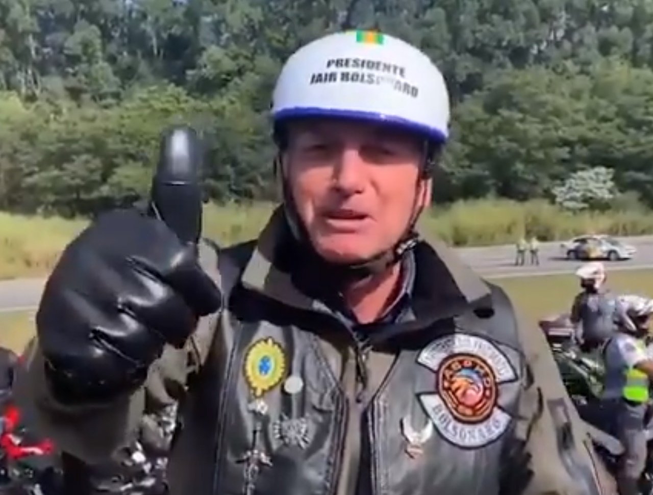 Bolsonaro é multado por não usar máscara durante ato com motociclistas pelas ruas de São Paulo