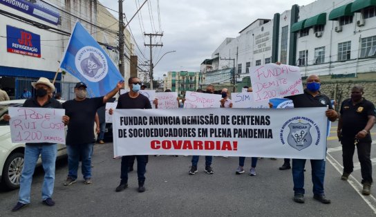 Agentes socioeducativos protestam contra demissões e tentam barrar contratações pelo Reda em Salvador; saiba mais