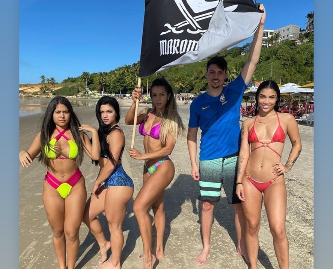 'A vida é curta': sem máscara, Filho '04' de Bolsonaro festeja com amigos no Ceará; jovem é investigado pela Polícia Federal