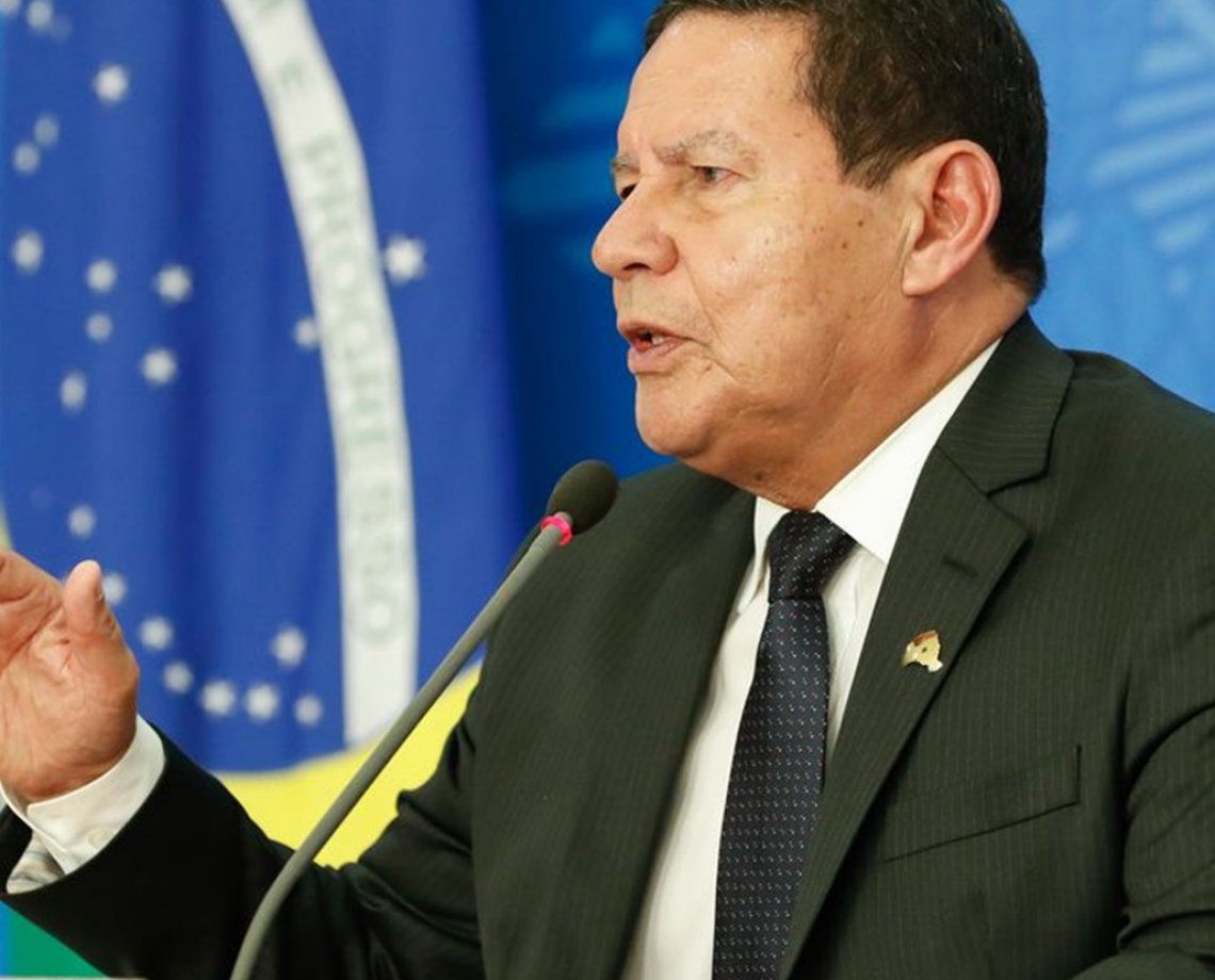'Escanteado', Hamilton Mourão afirma que não sabe o que se discute no Planalto: "É chato deixar o vice fora de reuniões com ministros"