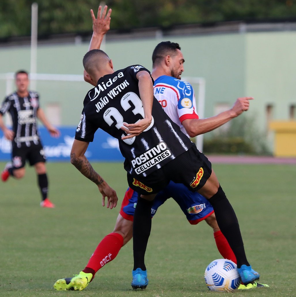 Em jogo de poucas emoções, Bahia e Corinthians ficam no zero a zero, em Pituaçu