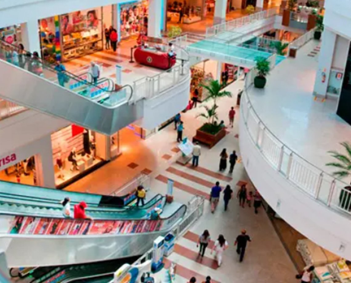 Shopping de Salvador é notificado pelo Procon após clientes serem atingidos por decoração junina