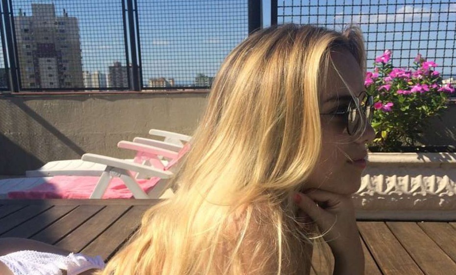 Ryyyyca! Loira flagrada com Neymar é blogueira de moda