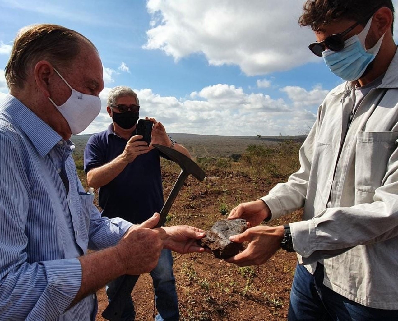 'Bahia tem grande potencial de crescer nas áreas mineral e agroindustrial', diz Leão durante missão