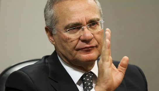 Após ataque a jornalista, senador Renan Calheiros diz que Bolsonaro precisa usar "focinheira"