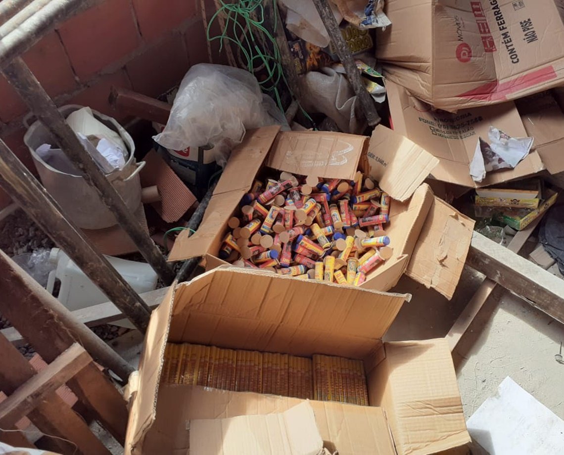 Não pulou fogueira: homem é preso com milhares de fogos de artifício em Itapuã