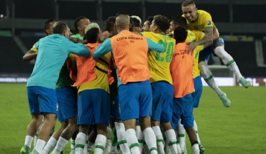 De virada e com emoção, Brasil bate a Colômbia e garante primeiro lugar do grupo B da Copa América