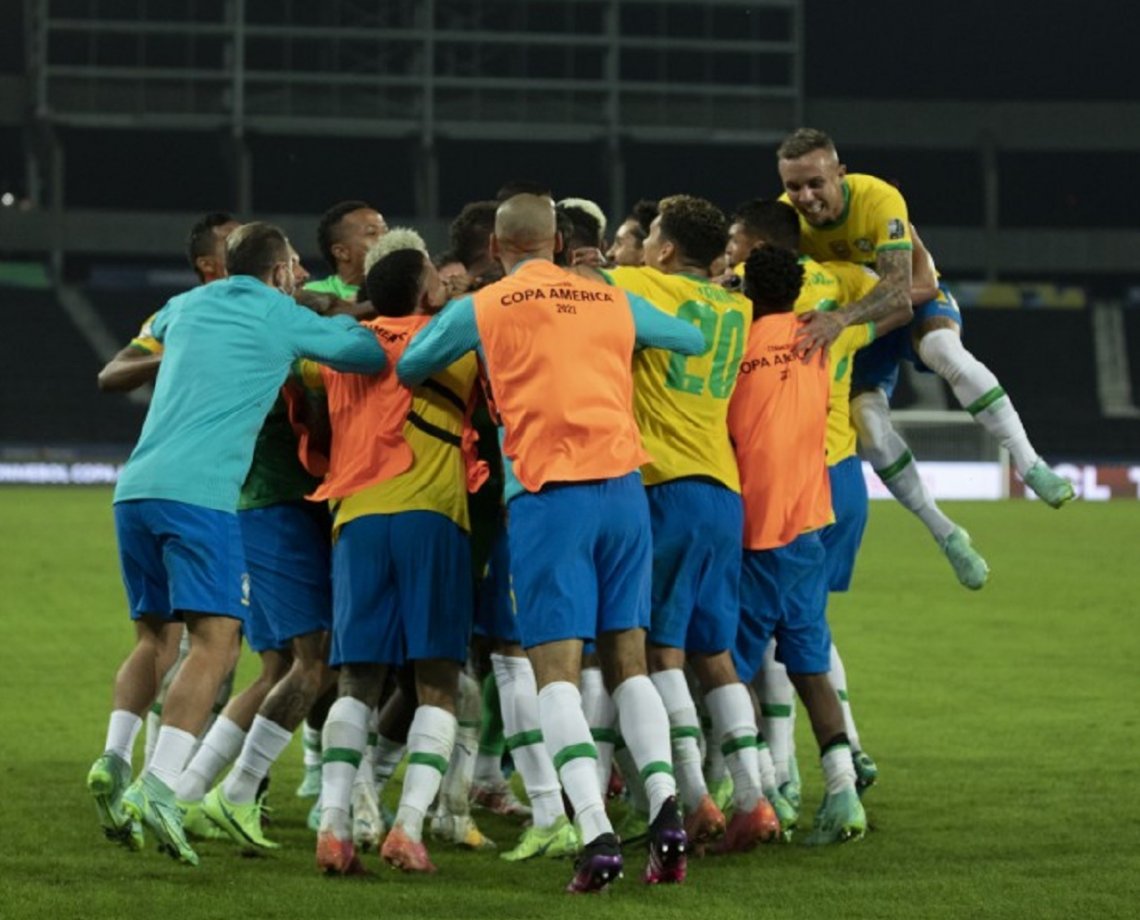 De virada e com emoção, Brasil bate a Colômbia e garante primeiro lugar do grupo B da Copa América