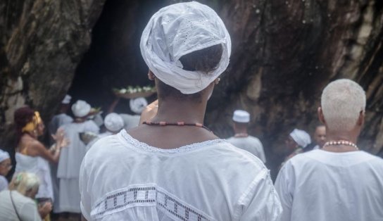 Para comemorar o Dia de Xangô, que também é dia de São Pedro, grupo realiza primeira fogueira em parque do orixá em Cajazeiras