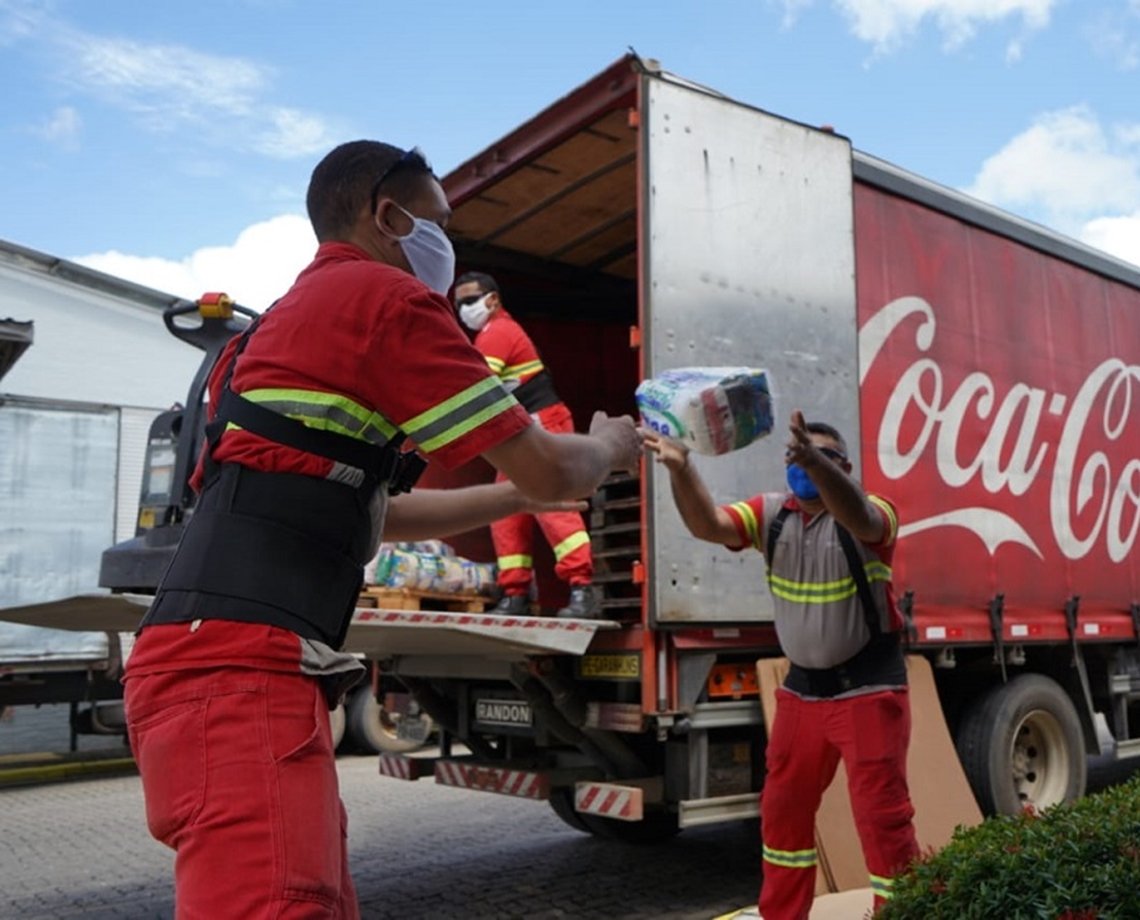 Você pode doar água para instituições baianas comprando apenas uma Coca Cola; veja como