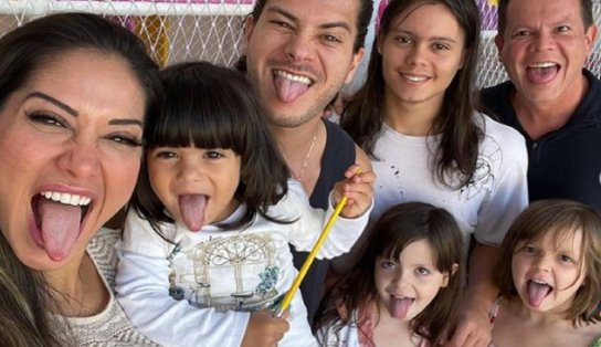 Mayra Cardi reúne ex-maridos e filhos em foto e celebra: "a vida é curta para viver de mágoas"