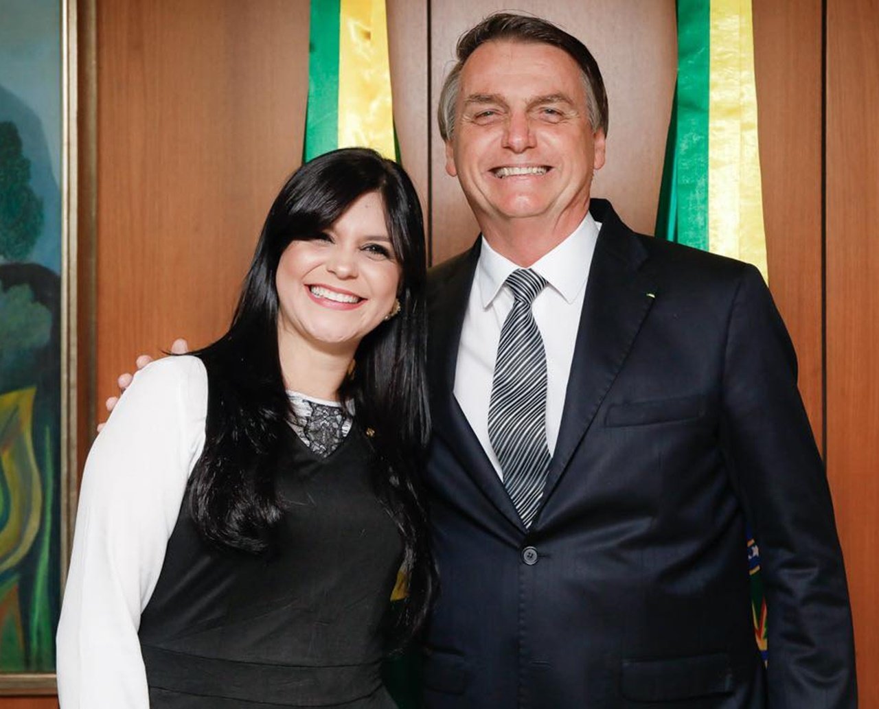 Eleita no mesmo palanque, Dayane Pimentel se junta a pedido de impeachment de Bolsonaro; "genocida" 