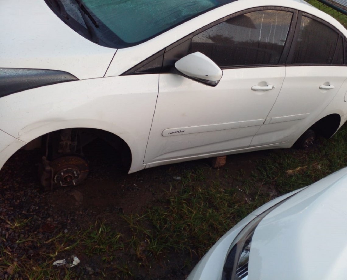 Ladrão de pneus na Garibaldi deixa motoristas da região irritados com furtos constantes 