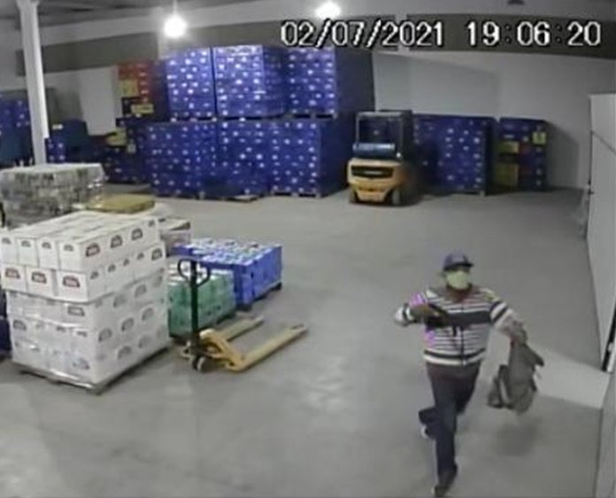 VÍDEO: criminosos invadem distribuidora de bebidas em Ipirá, rendem funcionários e levam mais de R$ 35 mil