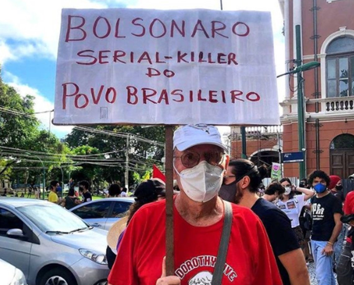 'Serial-killer do povo brasileiro': sábado tem protestos contra Bolsonaro no Brasil e outros países; veja fotos