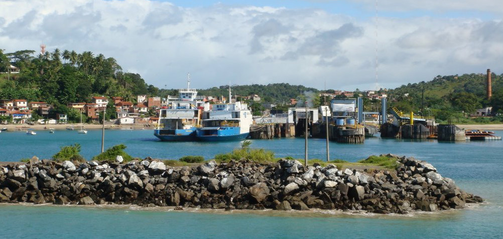 Saídas de embarcações são suspensas e usuários do ferry boat protestam no Bom Despacho