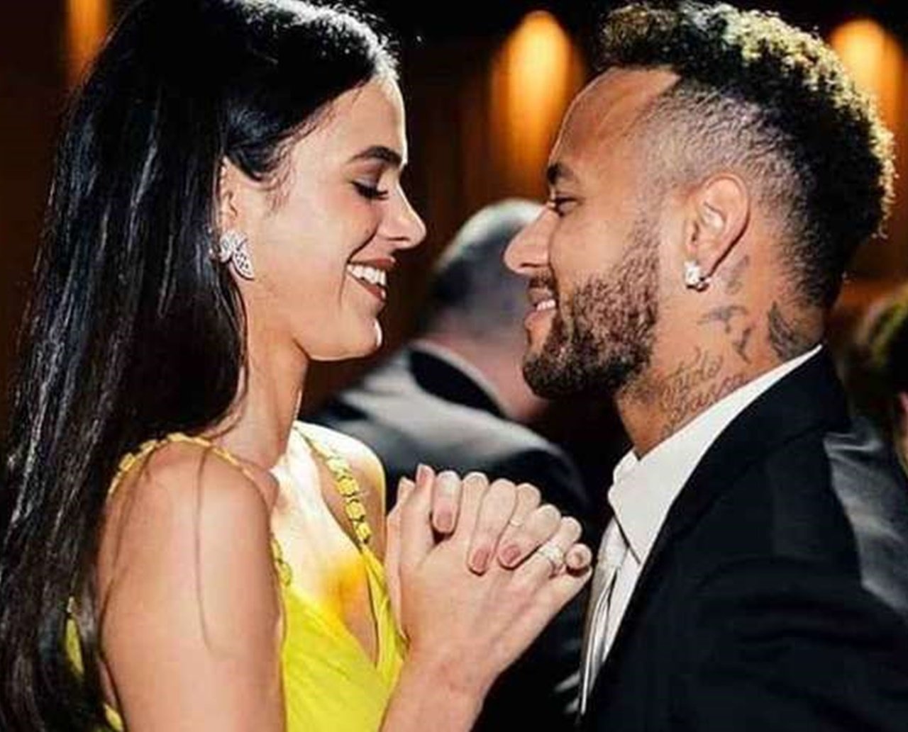 Sensitiva prevê volta de Bruna Marquezine e Neymar em breve; "estão mais maduros"