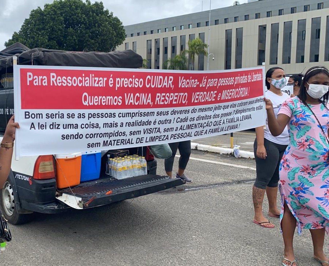 Familiares de presos fazem protesto por vacinação e volta das visitas em presídios