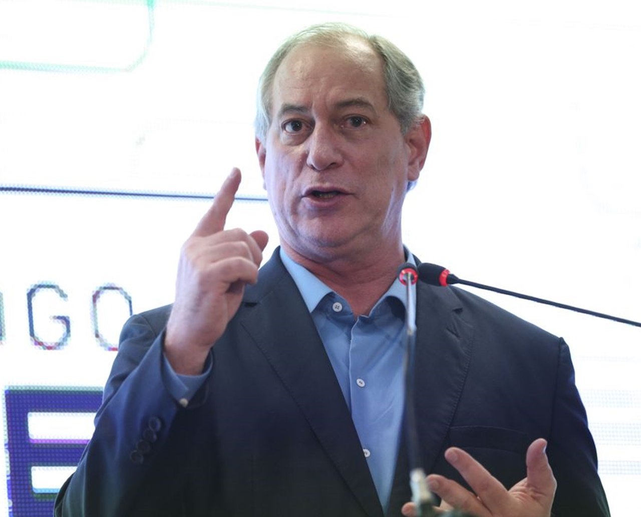 Ciro Gomes chama Bolsonaro de “vagabundo” em discussão com apoiadores do presidente; veja