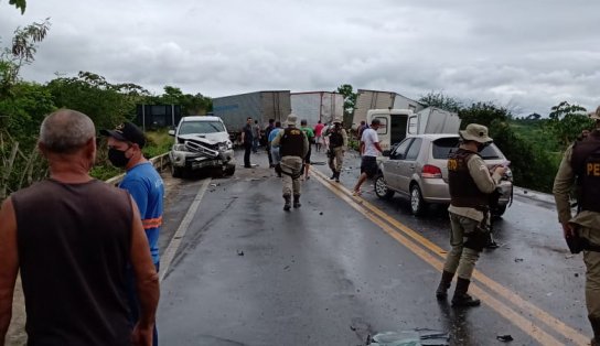 Acidente envolvendo cerca de 10 veículos trava tudo na BR-101 em Cruz das Almas; pelo menos duas pessoas se feriram