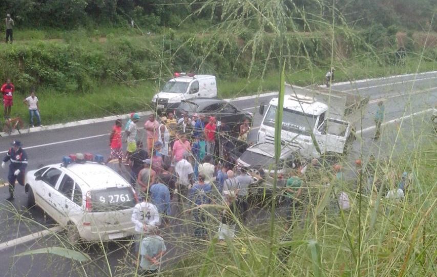 Vereador morre em acidente de carro após colidir com caçamba na BR-101