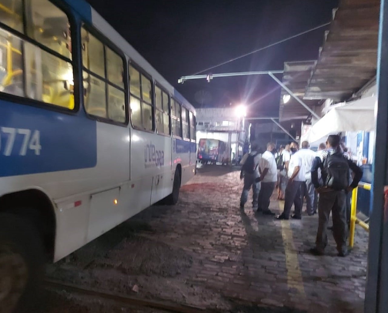 Com atraso de quatro horas, parte da frota de ônibus de Salvador inicia atividades após assembleia de rodoviários; entenda