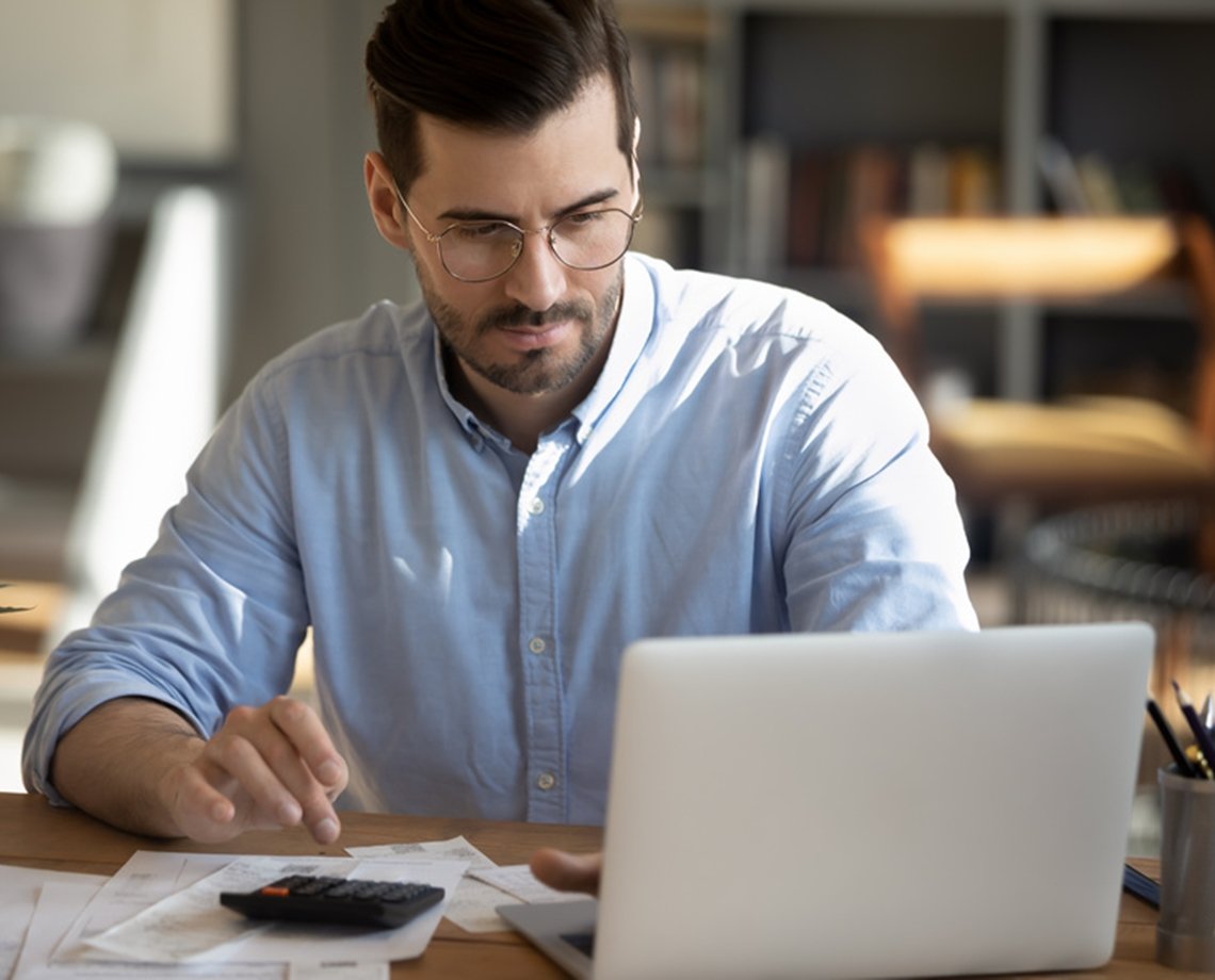 Especialista em finanças dá dicas de como aliar estudos com orçamento apertado