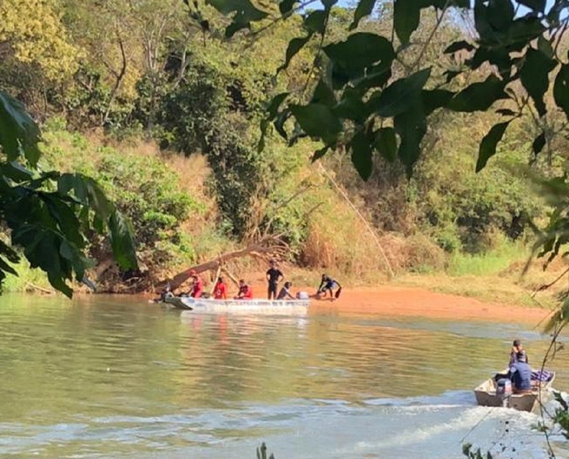 Corpo de homem que desapareceu no Rio Grande após tentar atravessar trecho a nado é encontrado por mergulhadores