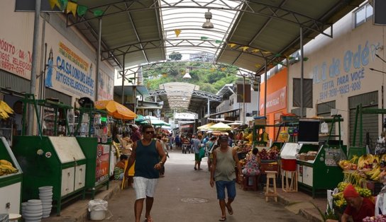 Trabalhadores da Feira de São Joaquim são imunizados contra a gripe nesta quarta-feira, segundo SMS