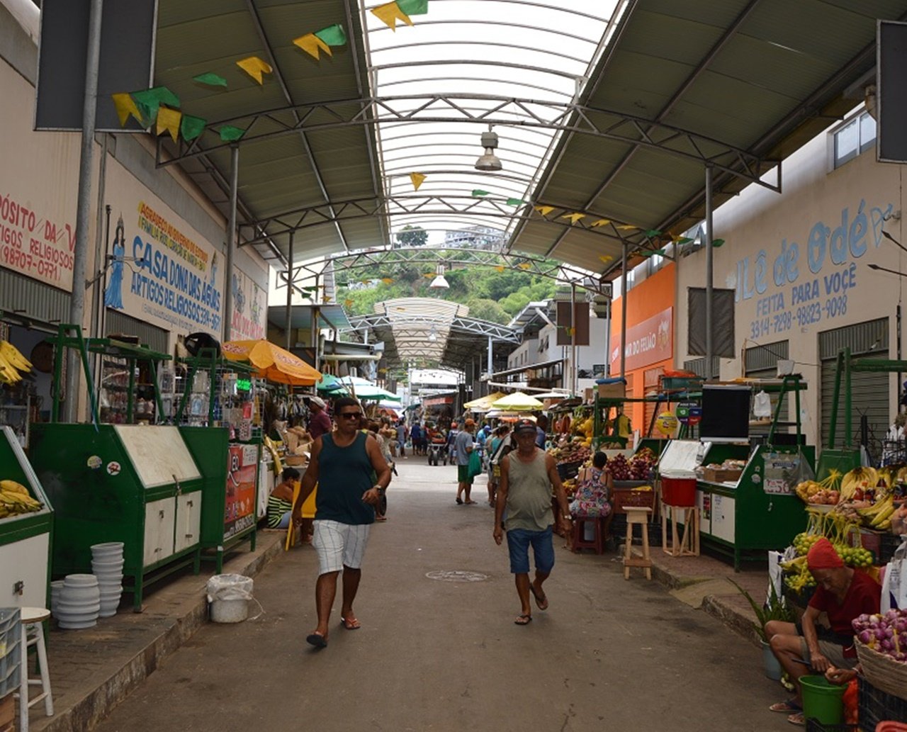 Trabalhadores da Feira de São Joaquim são imunizados contra a gripe nesta quarta-feira, segundo SMS