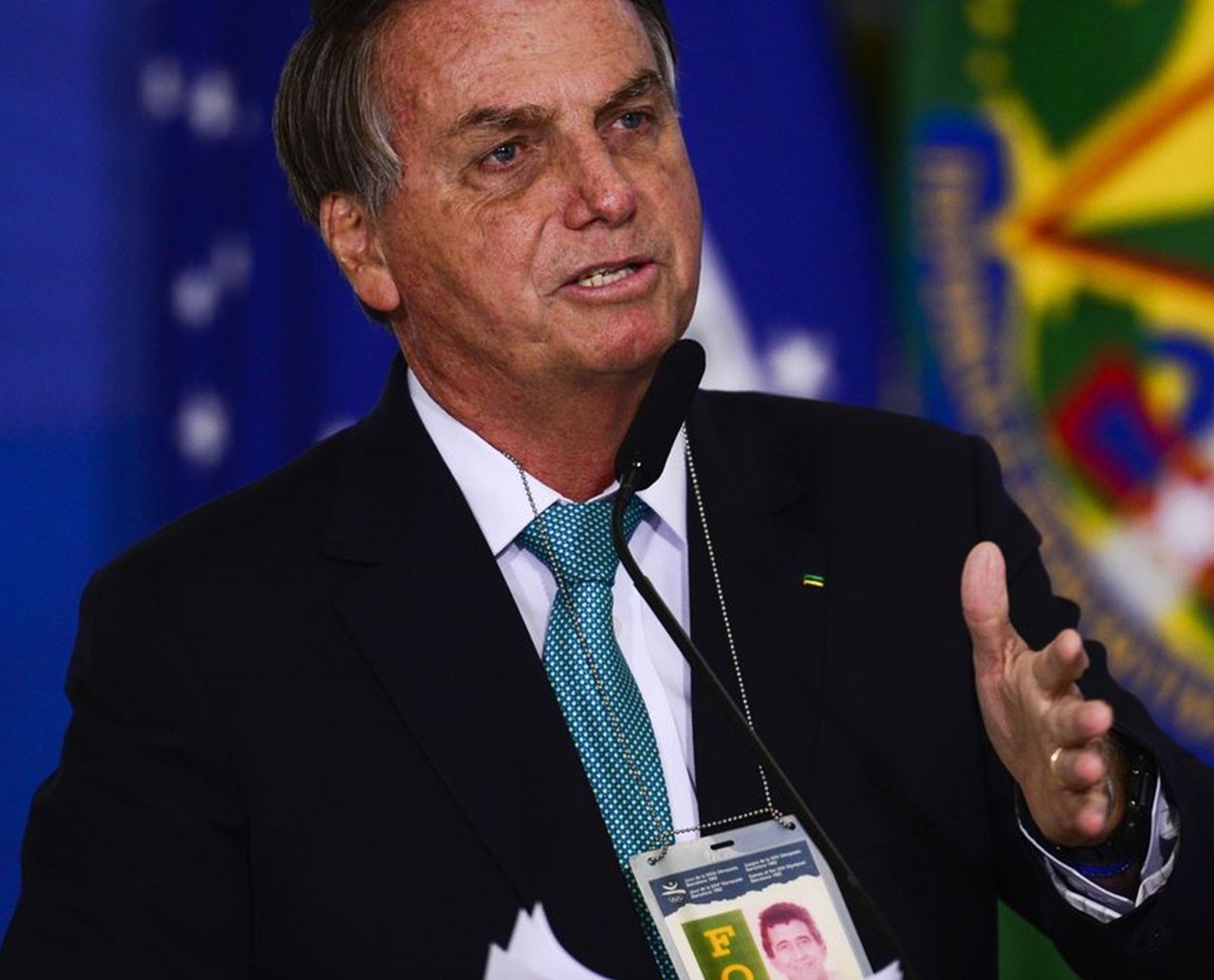 Cirurgião da confiança de Bolsonaro que operou o presidente em 2018 é chamado para examiná-lo novamente