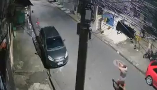 "Motorista fantasma" atira contra assaltante de trabalhador em Salvador e câmera flagra correria; assista 