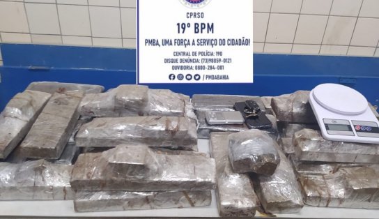 Trinta quilos de maconha são encontrados pela PM em porta malas de carro estacionado na cidade de Jequié