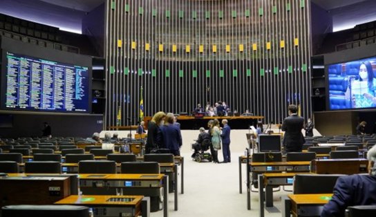 De 38, 14 deputados baianos votam contra PL que proíbe despejo de inquilinos por falta de pagamento; veja como funcionará