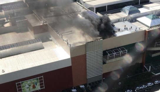 Incêndio atinge restaurante em praça de alimentação do Salvador Shopping; vídeo mostra chamas altas 