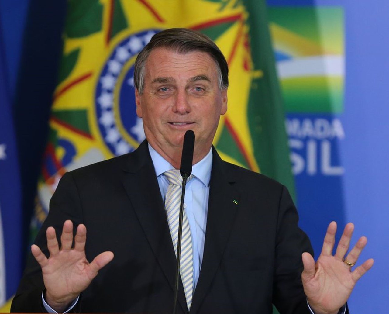 Bolsonaro diz que vai vetar fundo eleitoral de R$ 5,7 bilhões aprovado pelo Congresso Nacional; “o valor é astronômico!"