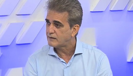 ACM Neto é Bolsonaro em Brasília e anti-Bolsonaro na Bahia, diz Robinson Almeida no Linha de Frente