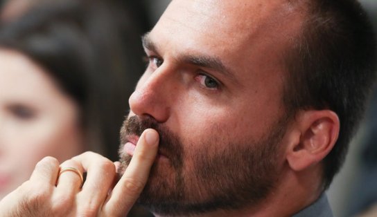 Facebook suspende perfil de Eduardo Bolsonaro após deputado publicar referências a Hitler