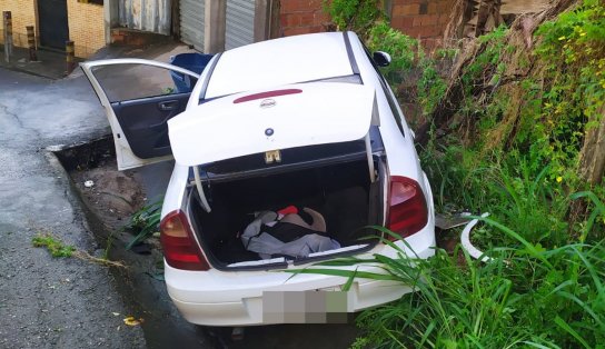 "Terroristas do Corsa" são achados pela PM no momento em que abordavam motorista e quatro morrem em Salvador