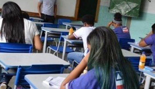 Em meio à polêmica da volta às aulas, Fábio Vilas-Boas anuncia vacinação para todos os professores da Bahia