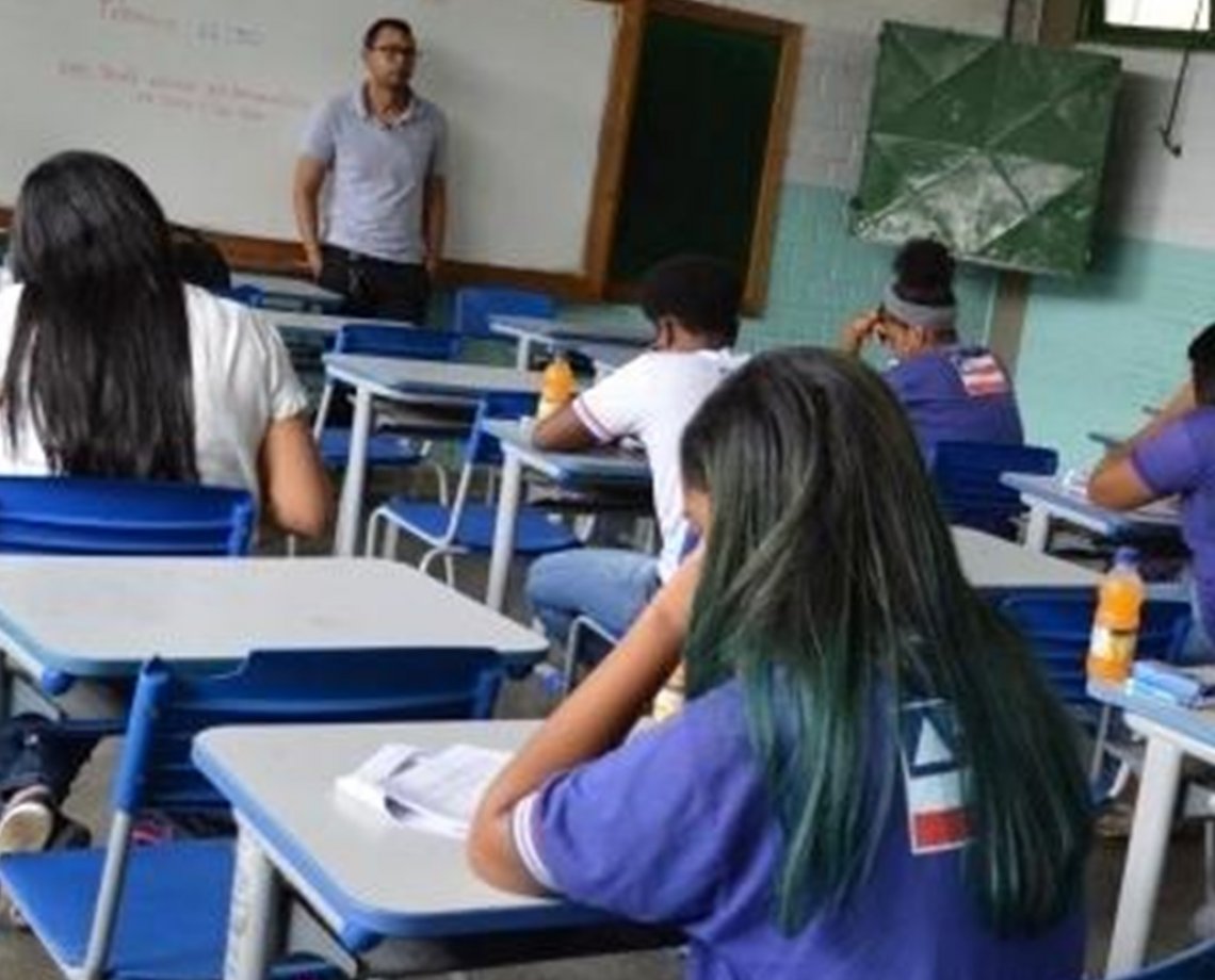 Em meio à polêmica da volta às aulas, Fábio Vilas-Boas anuncia vacinação para todos os professores da Bahia