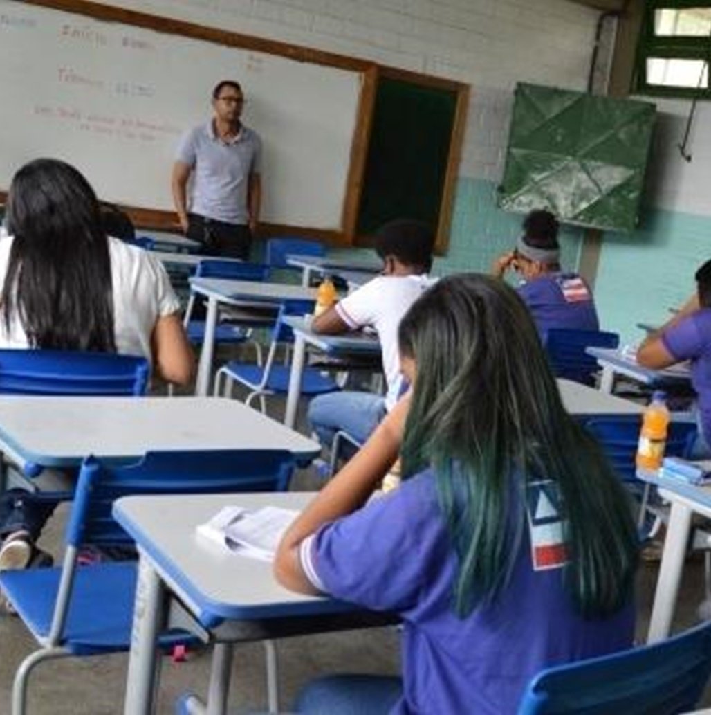 Em meio à polêmica da volta às aulas, Fábio Vilas-Boas anuncia vacinação para todos os professores da Bahia