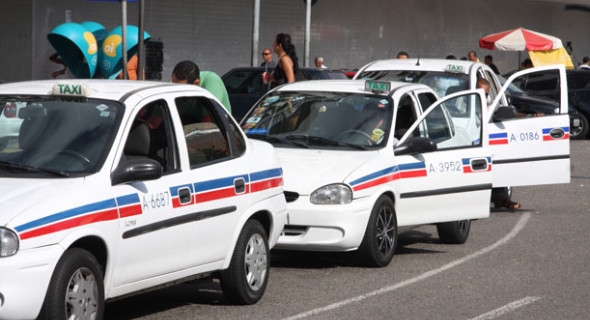 Táxis começam a trafegar na Barra após liberação da Prefeitura