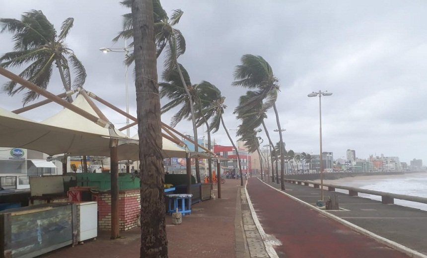 Praias estão abertas, mas tempo está fechado neste sábado em Salvador; confira previsão para o final de semana