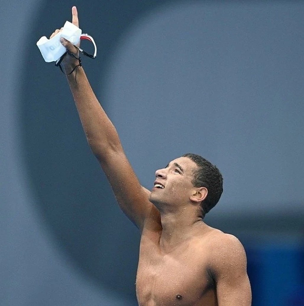 De azarão a campeão: aos 18 anos, nadador surpreende o mundo e ganha o ouro nos 400 m livre: "não posso acreditar"