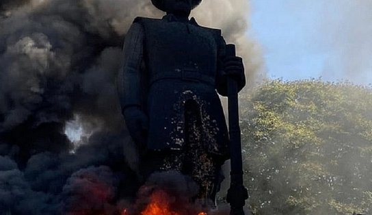 Polícia prende suspeito de apoiar incêndio contra estátua de Borba Gato em São Paulo