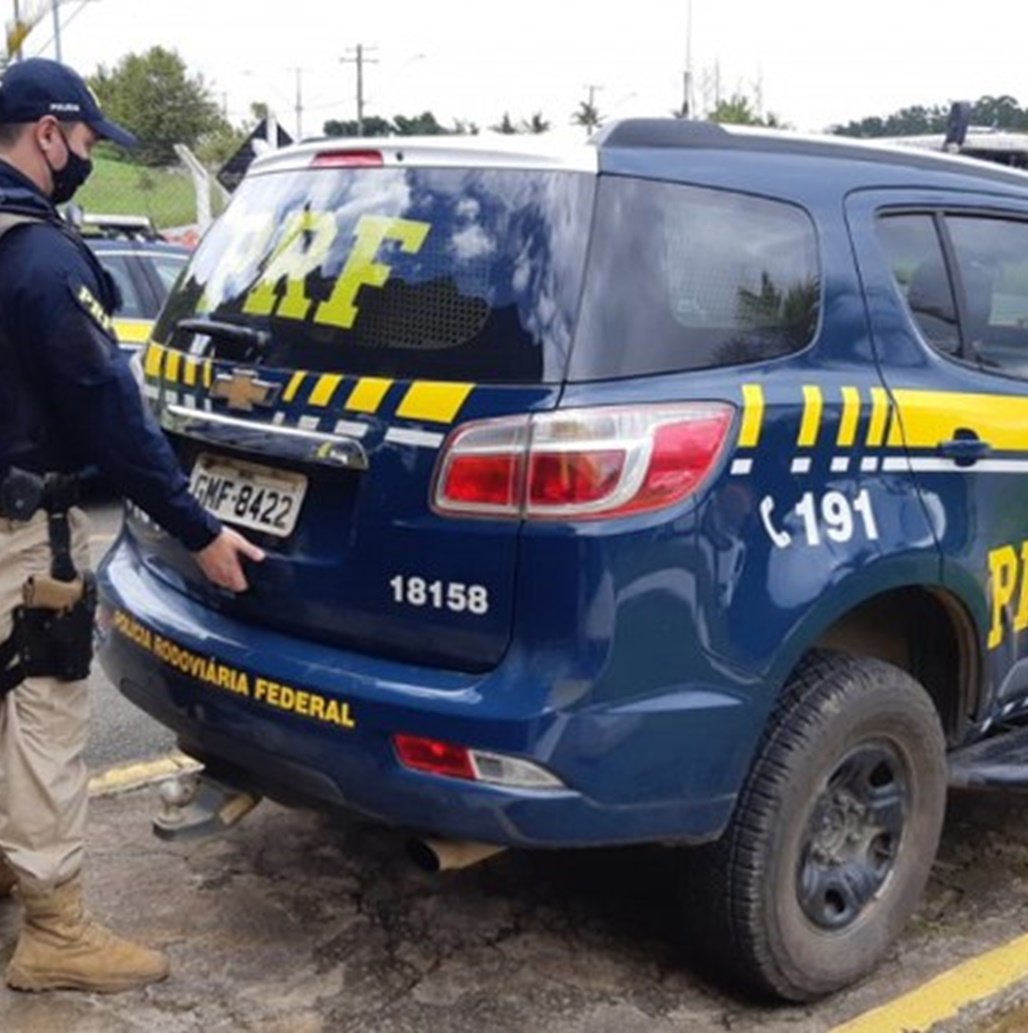 Motorista é preso na BR 101 após ser flagrado dirigindo embriagado; tinha "olhos avermelhados e forte odor de álcool no hálito"