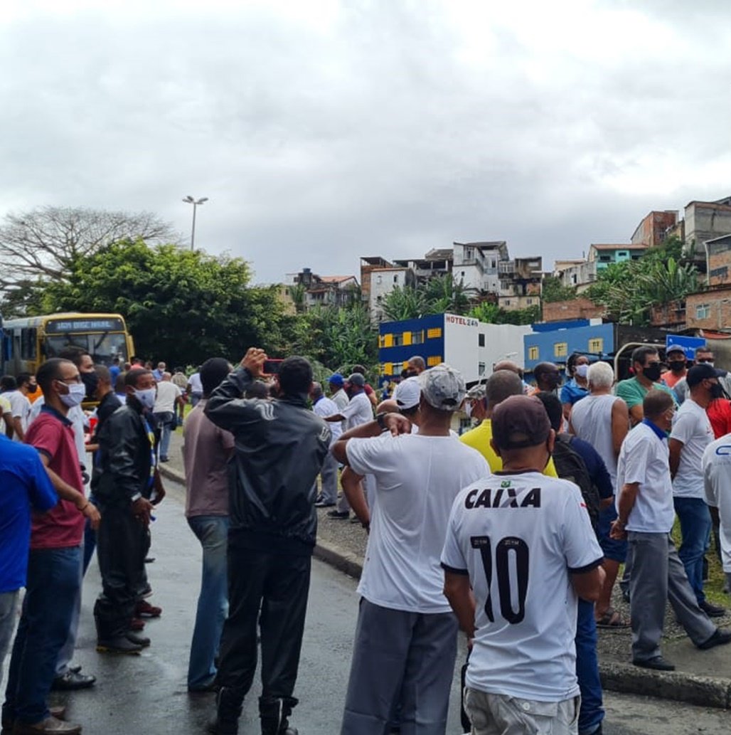 Rodoviários da antiga CSN fazem protesto na Lapa e não descartam paralisação nesta quarta